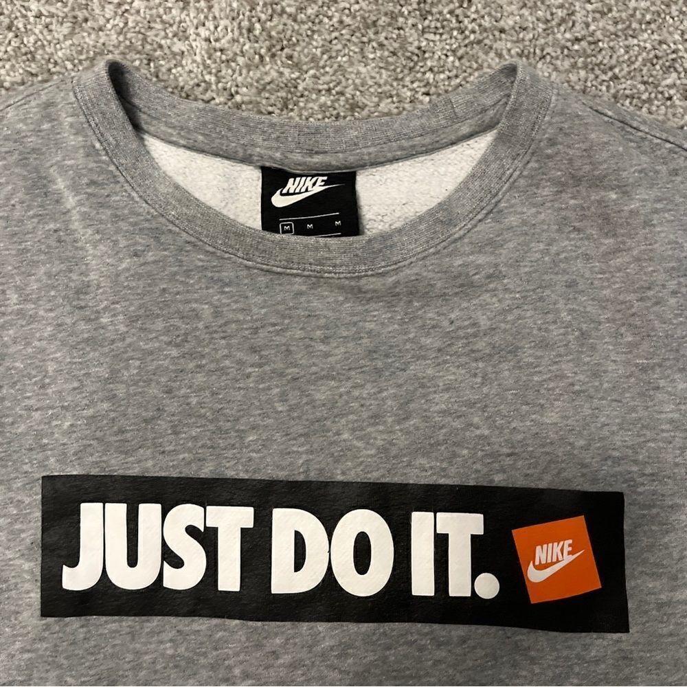 Gray Nike just do it thick training work out men’s sweatshirt size M